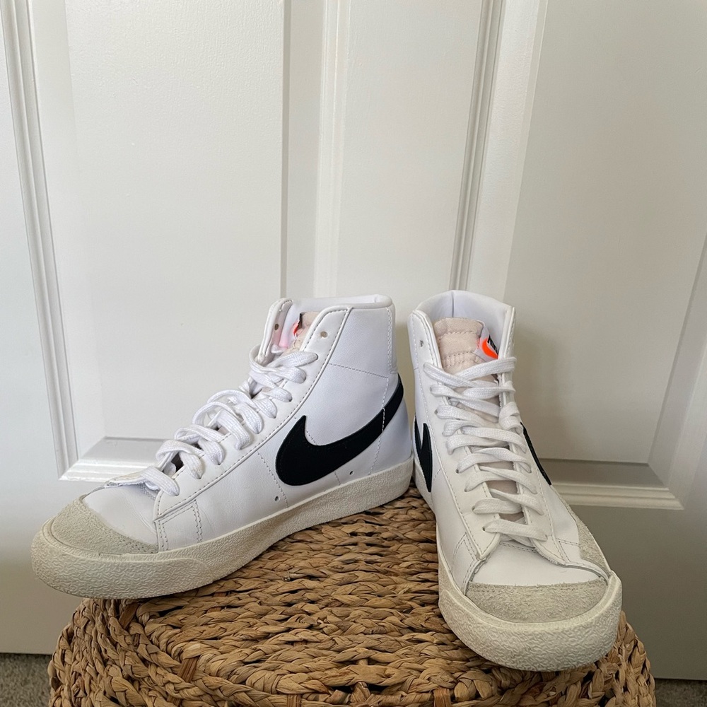 Nike Women’s Blazer Mid ‘77